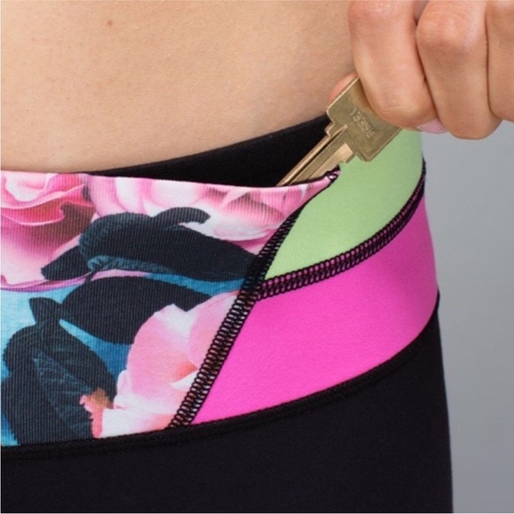 LULULEMON Wunder Under Secret Garden Reversible Leggings - Size 6 - Picture 12 of 16